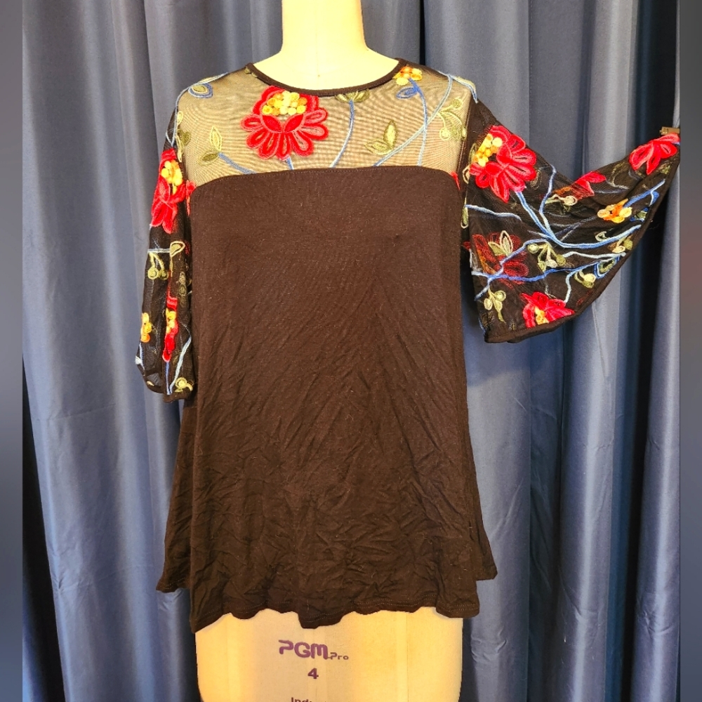 Bright embroidered boho casual top, size Small